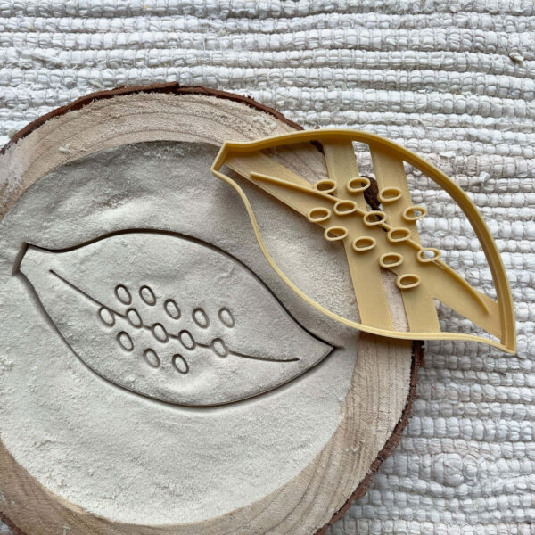 Jaja motyla na liściu – wykrojnik